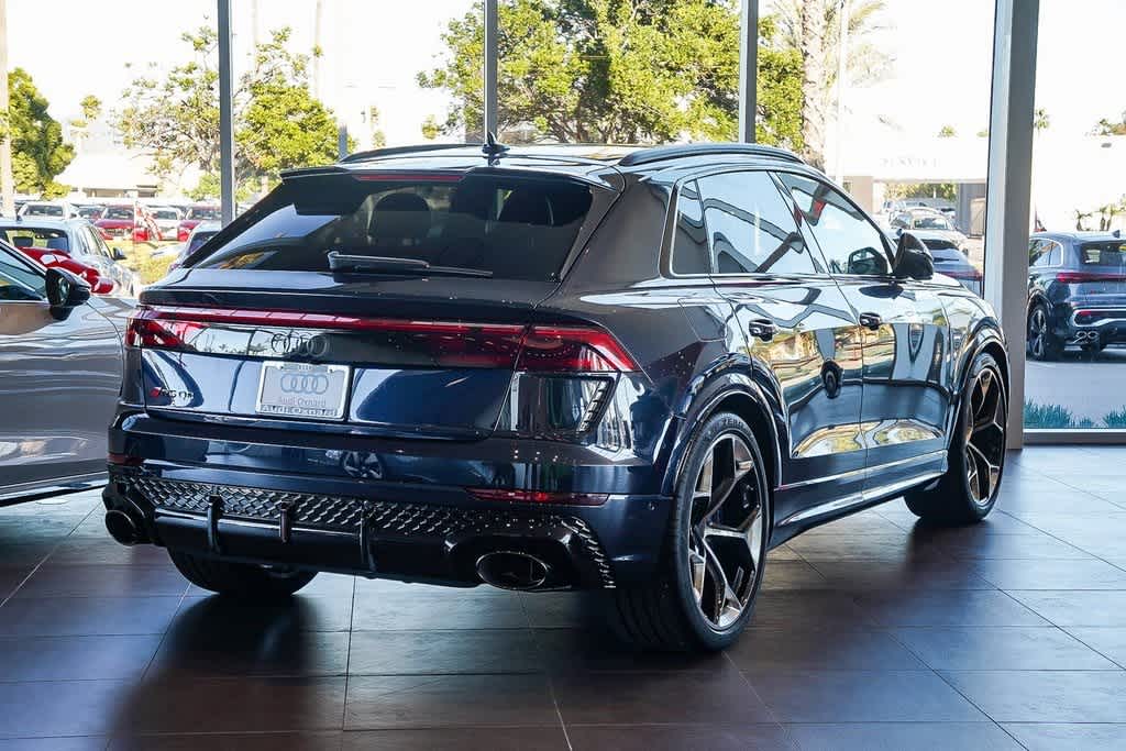 Thumbnail: 2026 Audi RS Q8 - 4