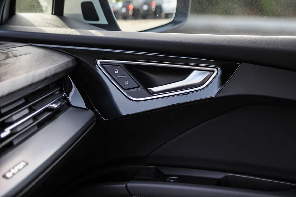 Thumbnail: 2023 Audi Q4 e-tron - 20