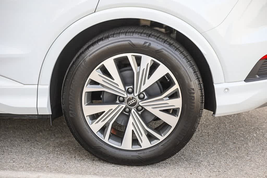 Thumbnail: 2023 Audi Q4 e-tron - 10