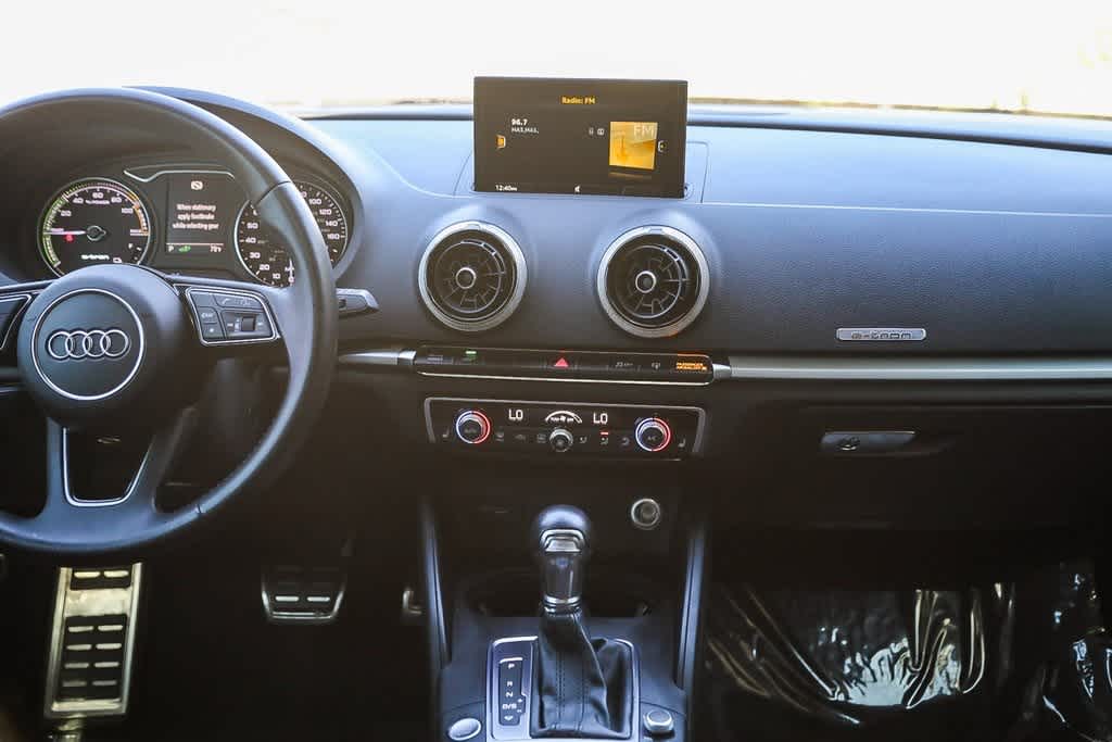 Thumbnail: 2017 Audi A3 e-tron - 12