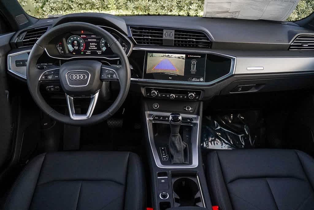 Thumbnail: 2025 Audi Q3 - 12