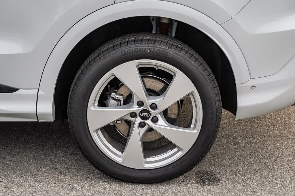 Thumbnail: 2025 Audi Q5 - 11