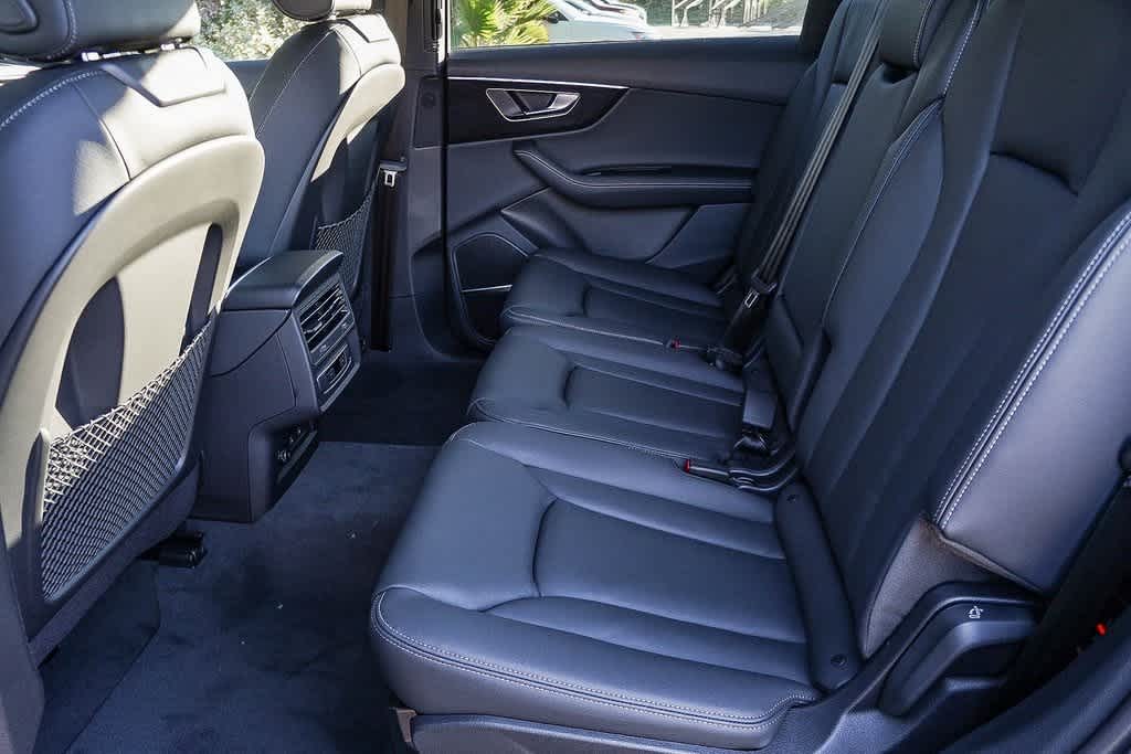 Thumbnail: 2026 Audi Q7 - 21