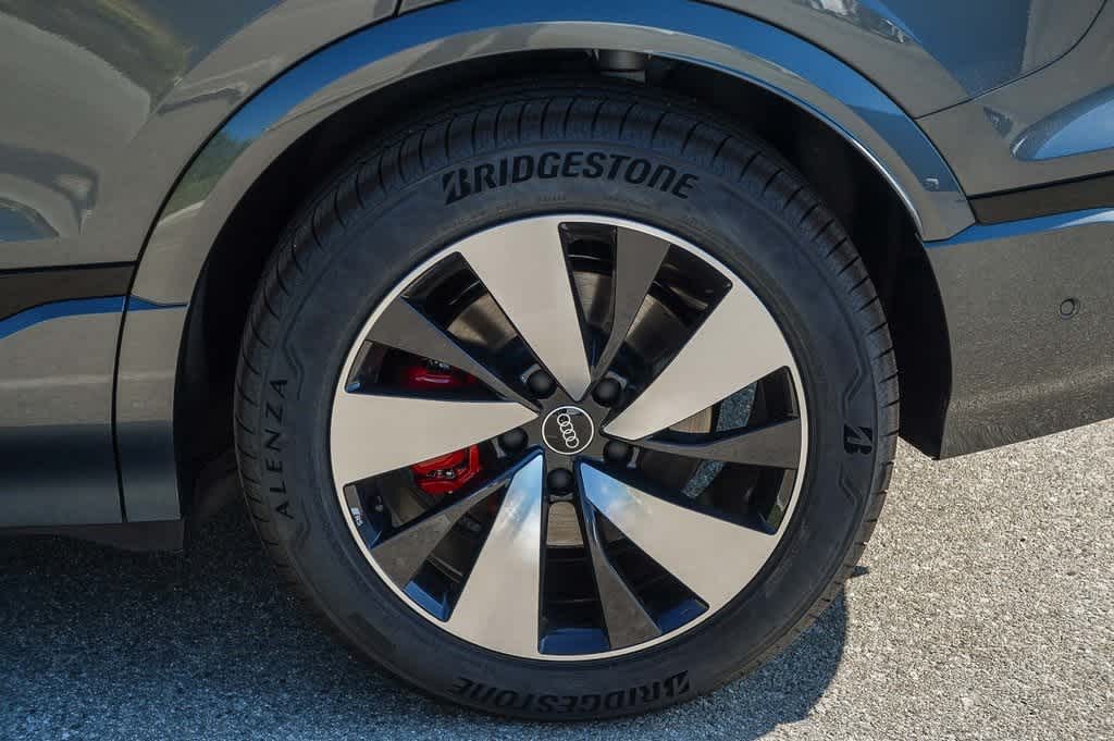 Thumbnail: 2025 Audi SQ6 e-tron - 11