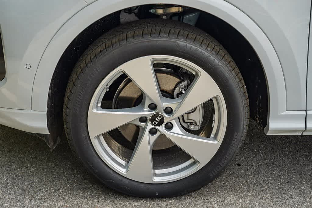 Thumbnail: 2025 Audi Q5 - 10