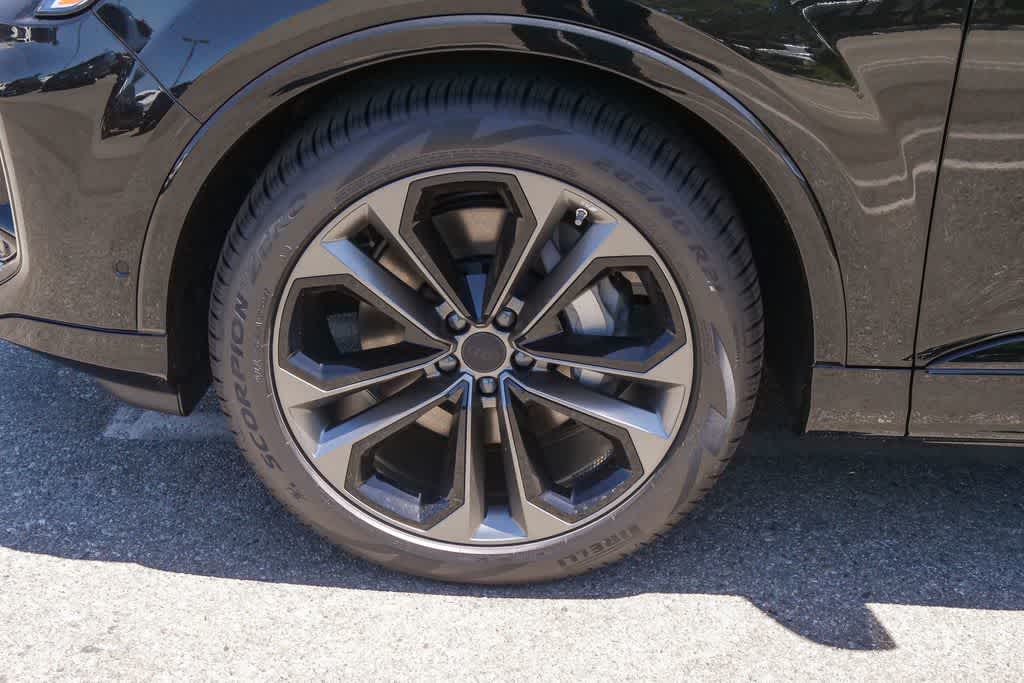 Thumbnail: 2026 Audi Q7 - 5