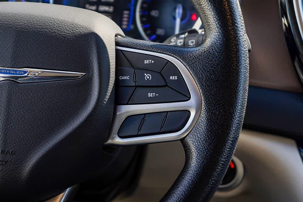 Thumbnail: 2020 Chrysler Voyager - 17