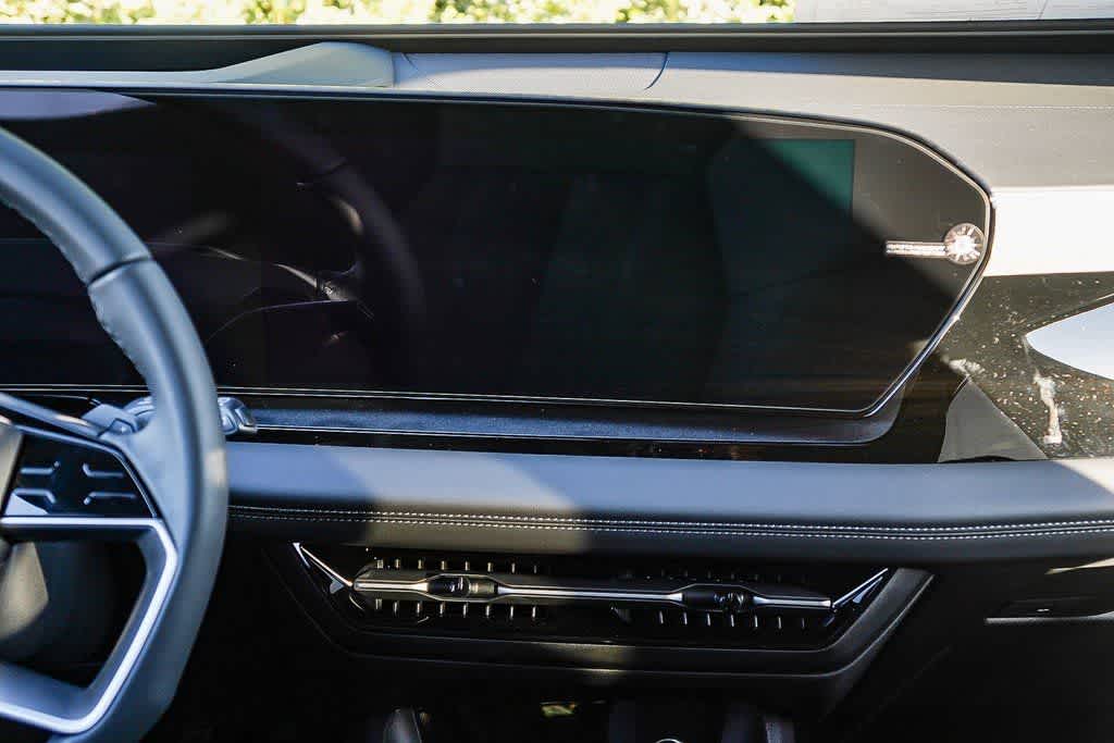 Thumbnail: 2025 Audi Q6 e-tron - 13