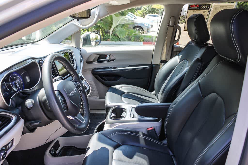 Thumbnail: 2023 Chrysler Pacifica - 17