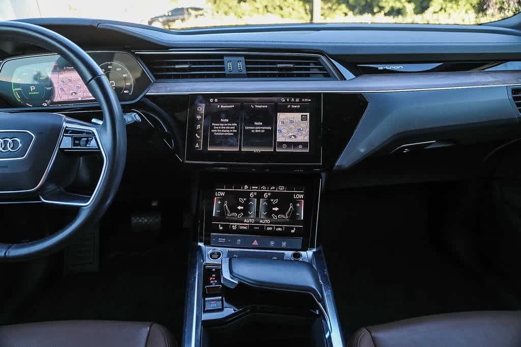 Thumbnail: 2022 Audi e-tron - 12