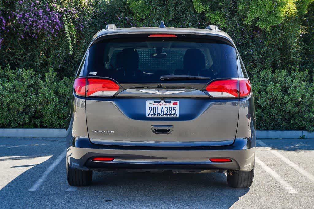 Thumbnail: 2020 Chrysler Voyager - 5