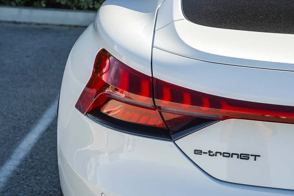 Thumbnail: 2022 Audi e-tron GT - 7