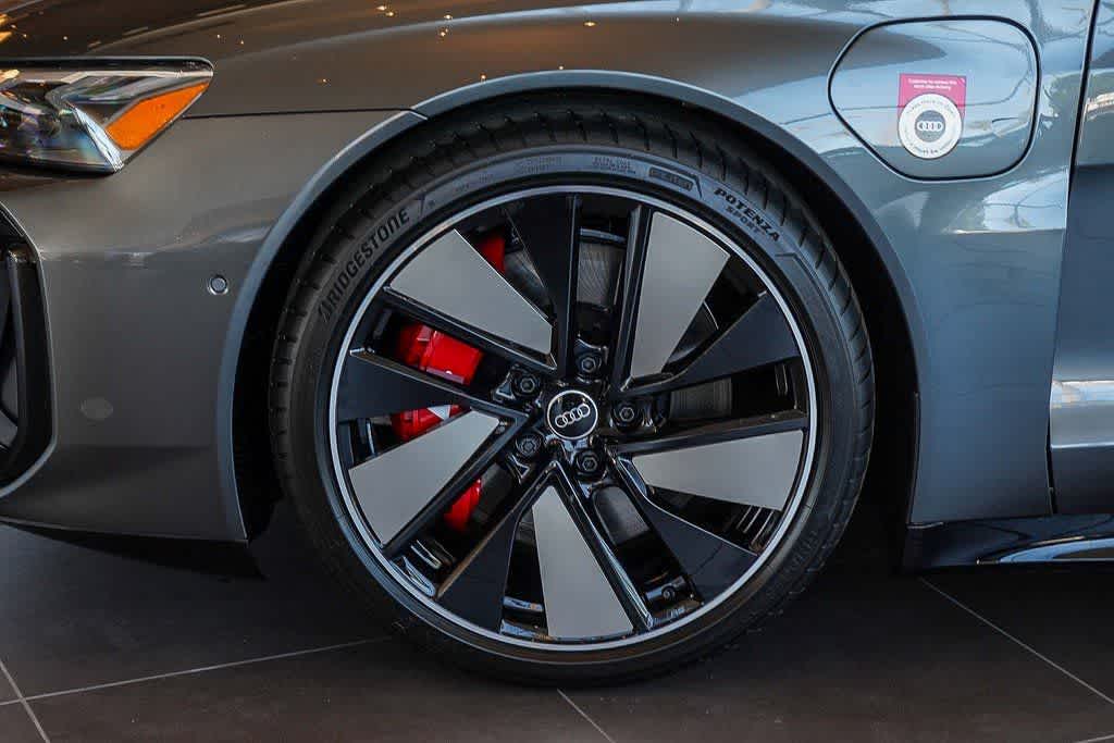 Thumbnail: 2026 Audi e-tron GT - 10