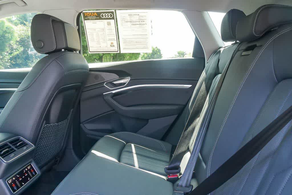 Thumbnail: 2022 Audi e-tron - 17