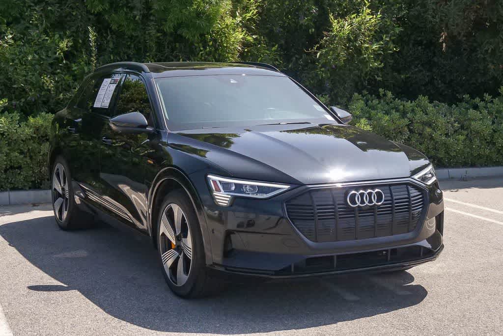 Thumbnail: 2022 Audi e-tron - 3