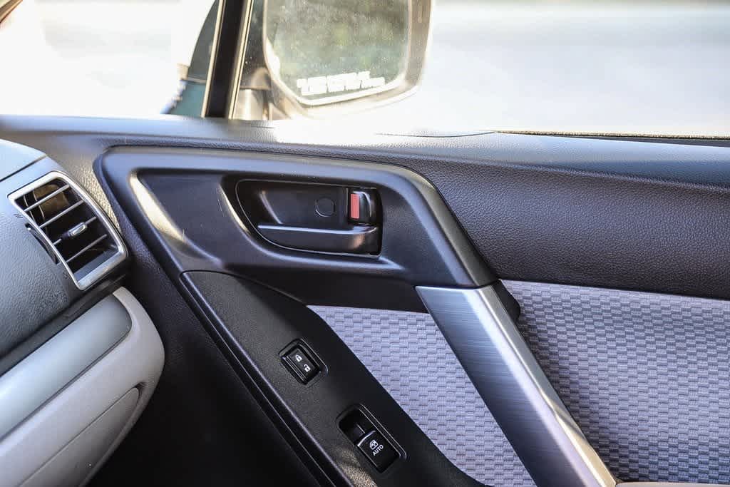 Thumbnail: 2017 Subaru Forester - 21