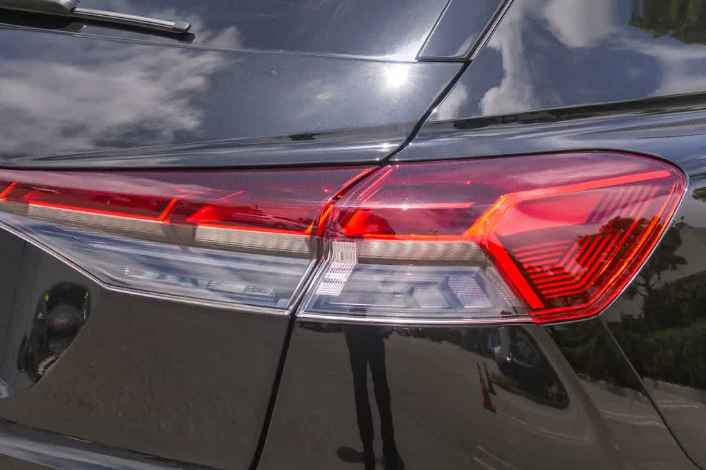 Thumbnail: 2023 Audi Q4 e-tron - 10
