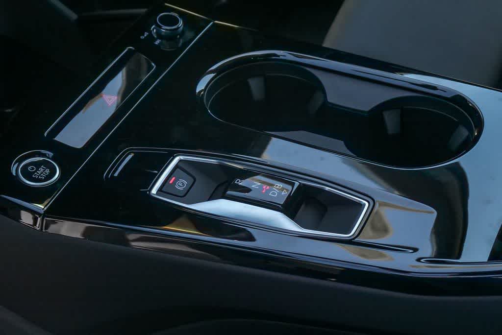 Thumbnail: 2025 Audi Q6 e-tron - 18