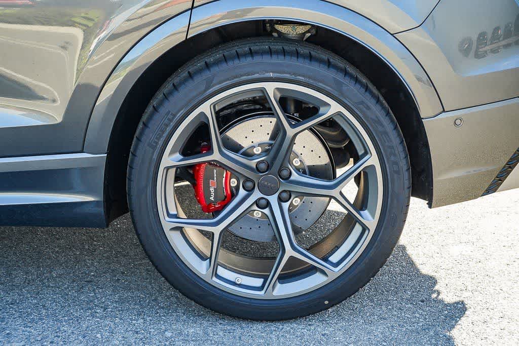 Thumbnail: 2026 Audi RS Q8 - 11