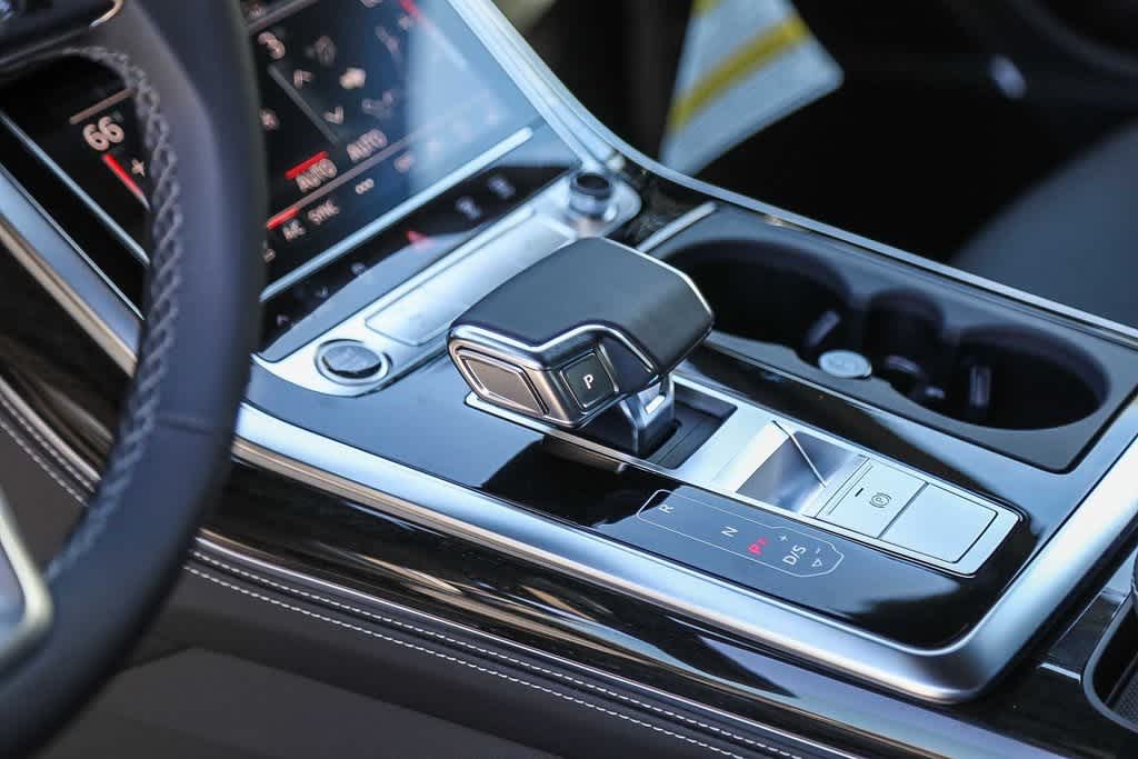 Thumbnail: 2025 Audi Q8 - 19