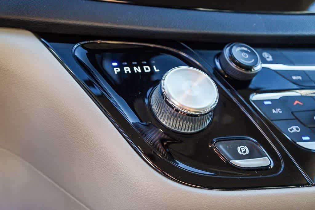 Thumbnail: 2020 Chrysler Voyager - 24