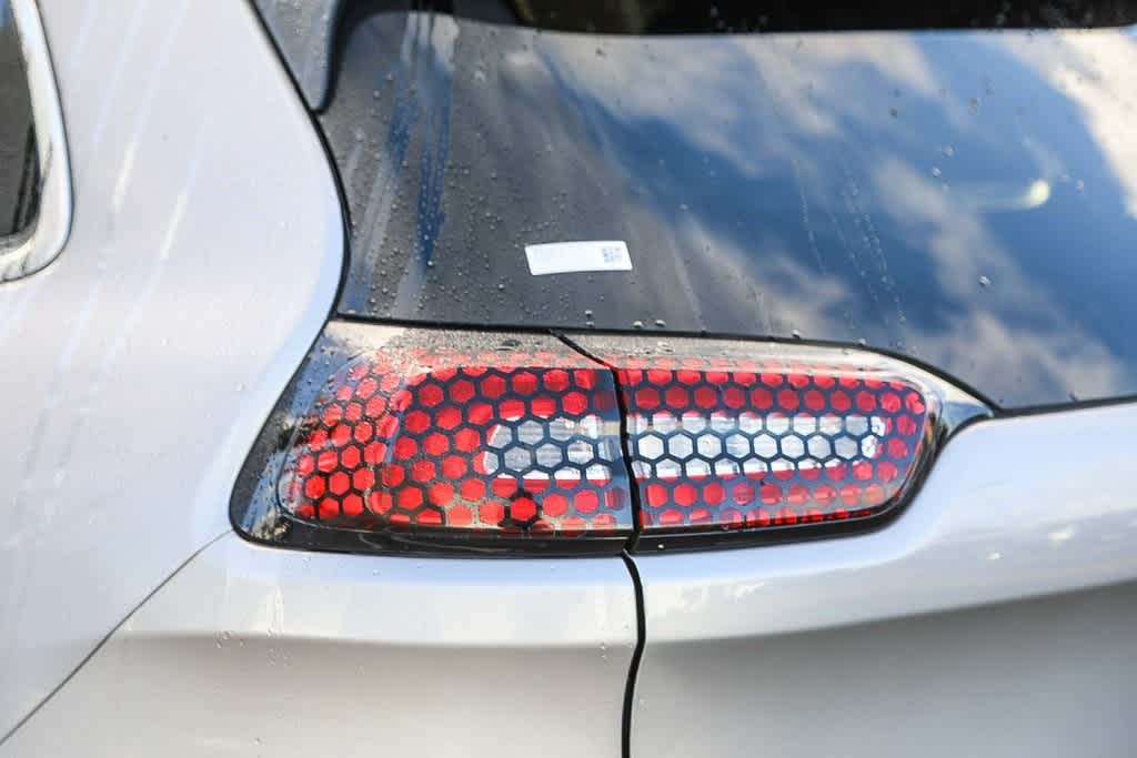 Thumbnail: 2018 Jeep Cherokee - 8