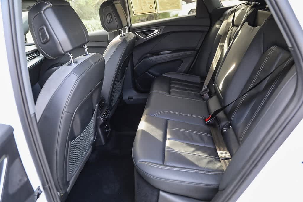 Thumbnail: 2023 Audi Q4 e-tron - 17