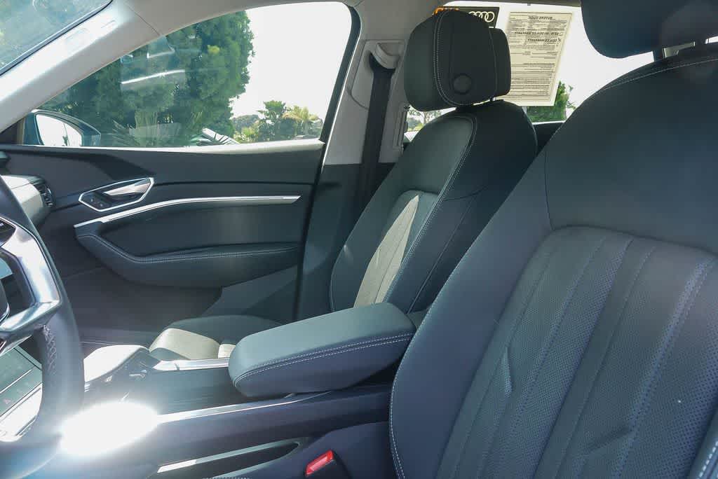 Thumbnail: 2022 Audi e-tron - 19