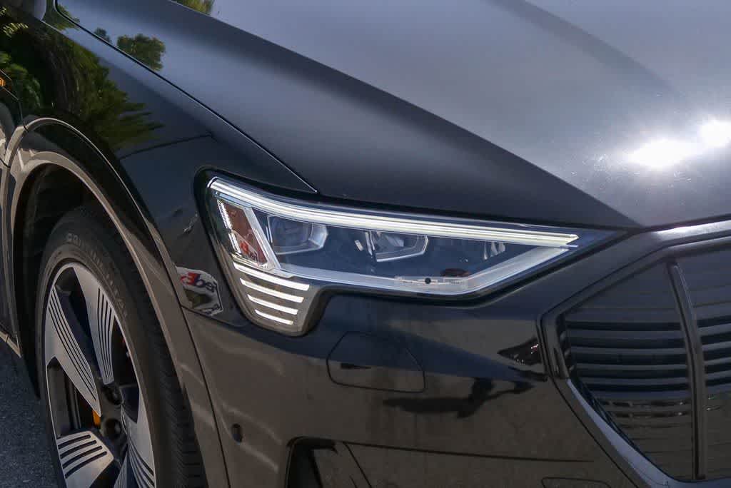 Thumbnail: 2022 Audi e-tron - 4