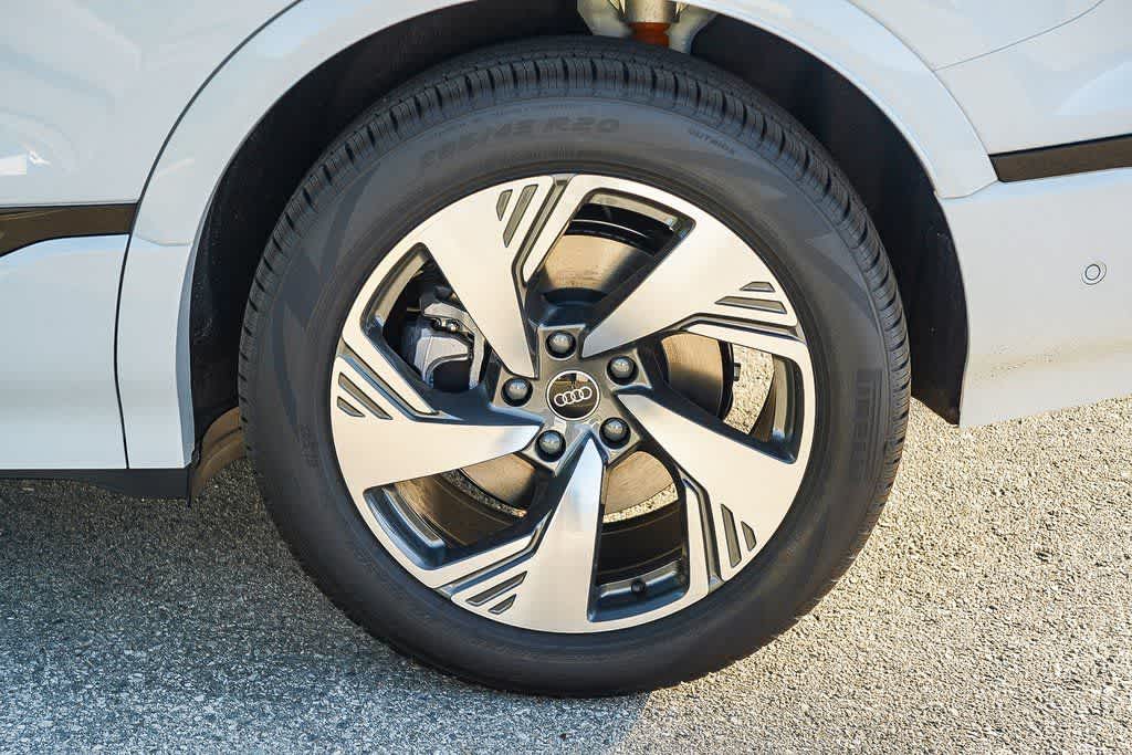 Thumbnail: 2025 Audi Q6 e-tron - 11