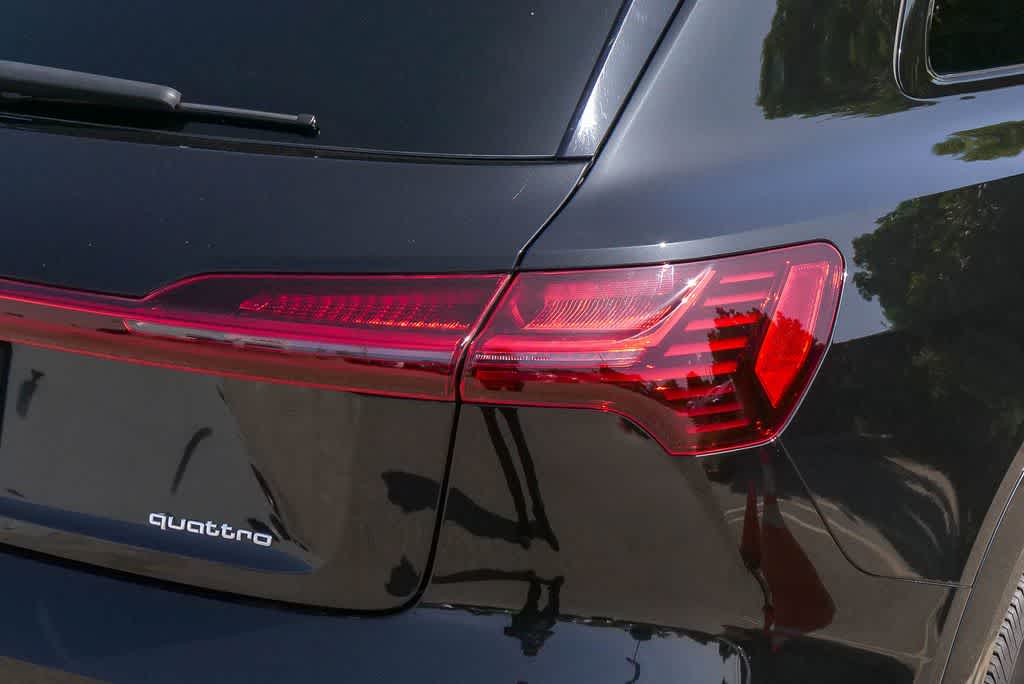 Thumbnail: 2022 Audi e-tron - 12