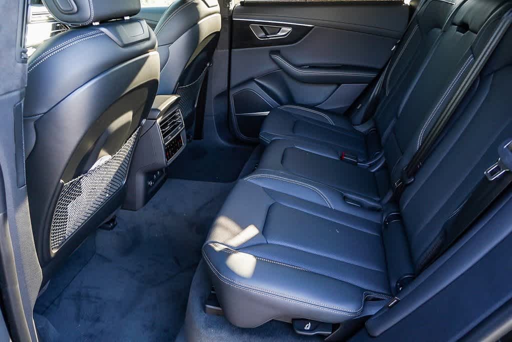 Thumbnail: 2026 Audi Q8 - 21