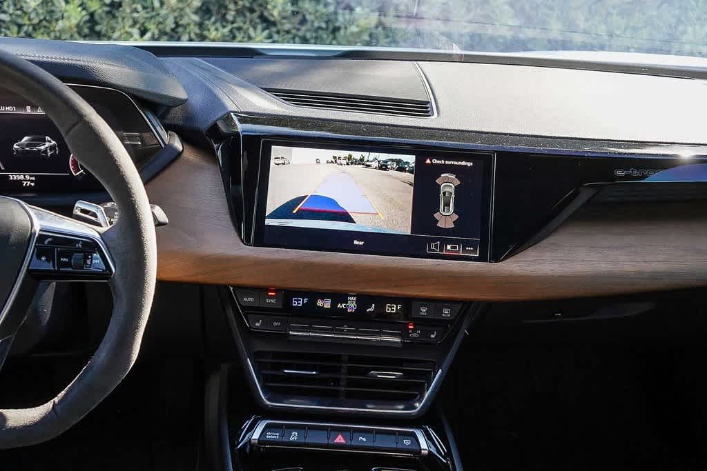 Thumbnail: 2022 Audi e-tron GT - 13