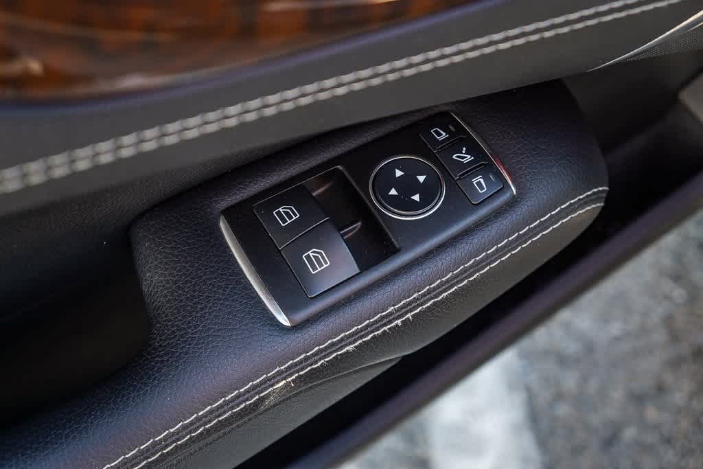 Thumbnail: 2013 Mercedes-Benz SL-Class - 21