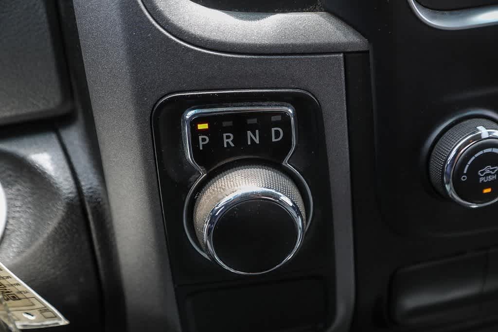 Thumbnail: 2019 RAM 1500 Classic - 19