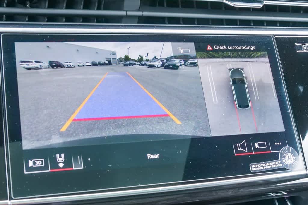 Thumbnail: 2026 Audi Q8 - 25