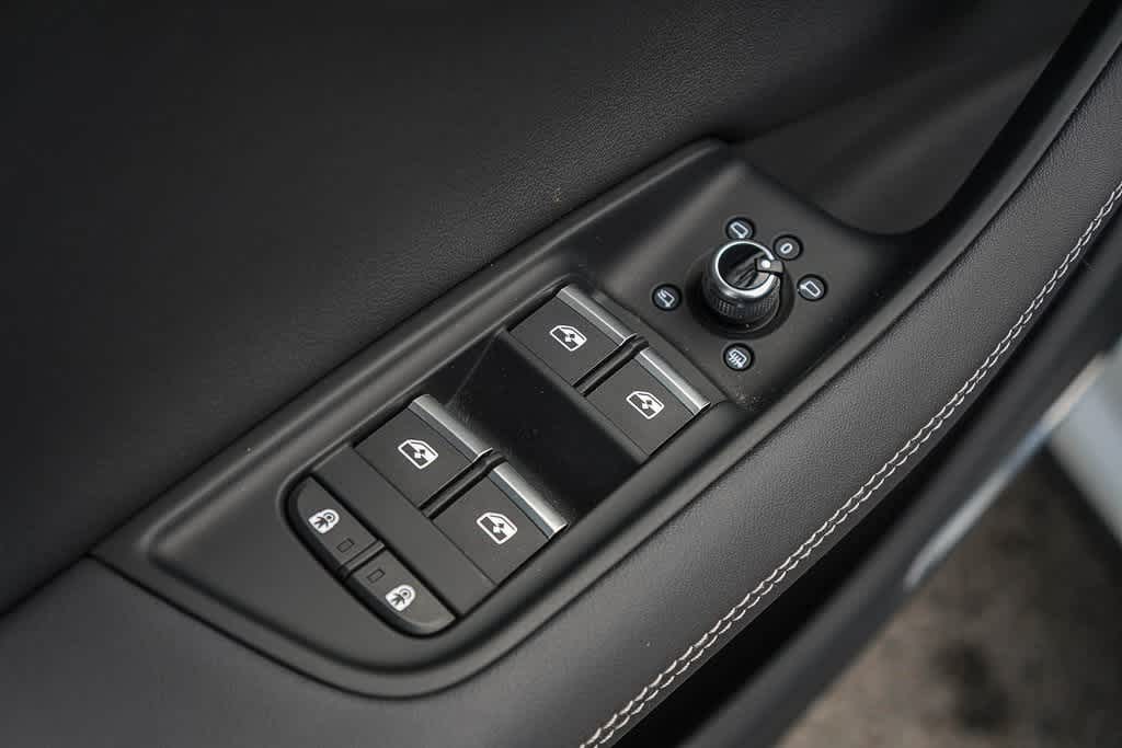 Thumbnail: 2025 Audi Q7 - 23