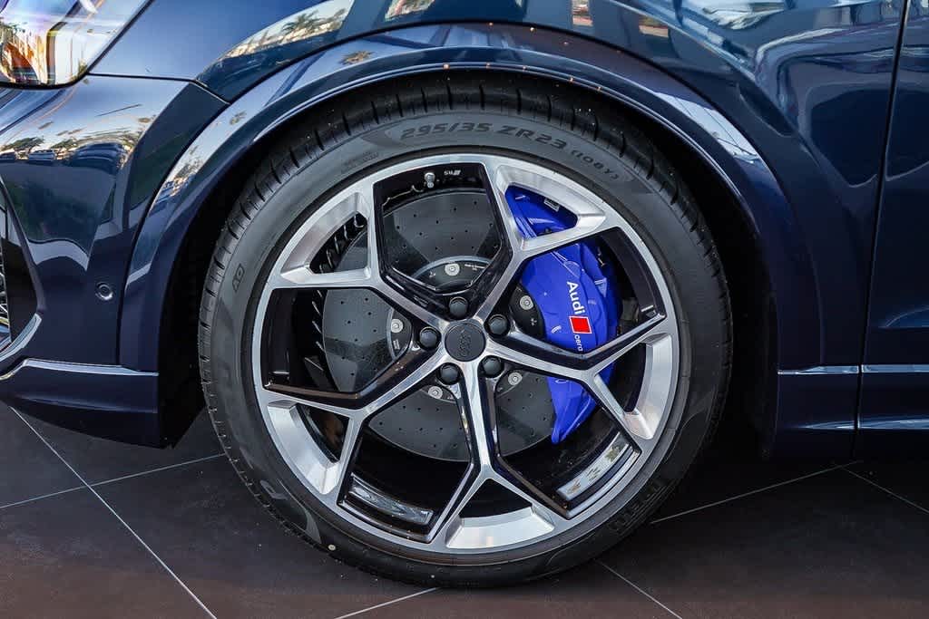 Thumbnail: 2026 Audi RS Q8 - 10