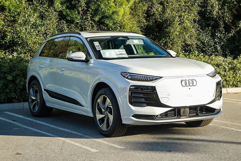 Thumbnail: 2025 Audi Q6 e-tron - 3