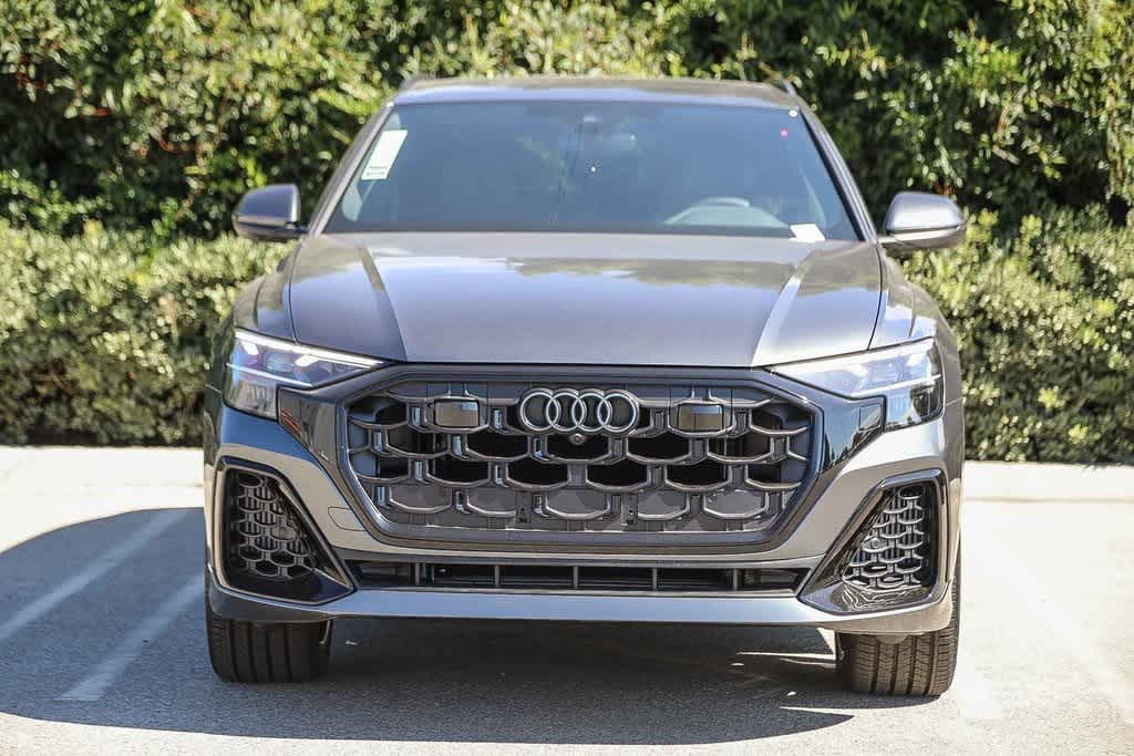 Thumbnail: 2025 Audi Q8 - 2