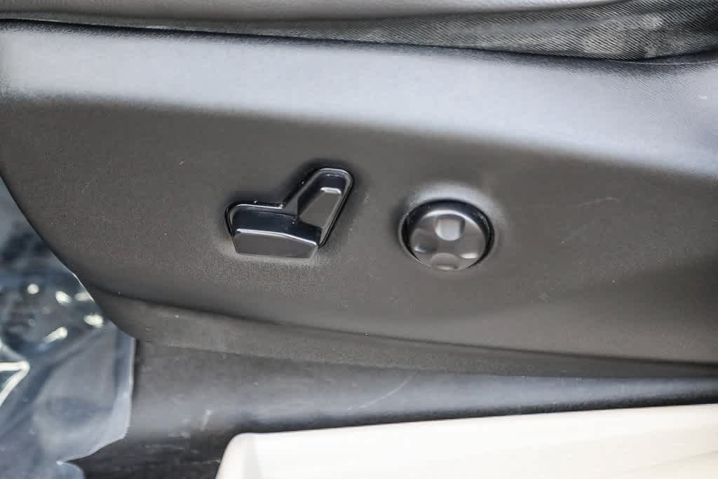 Thumbnail: 2019 Chrysler Pacifica - 19