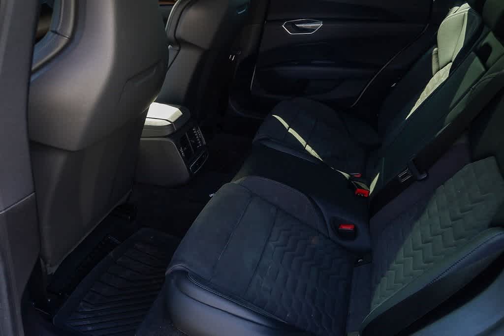 Thumbnail: 2022 Audi e-tron GT - 17