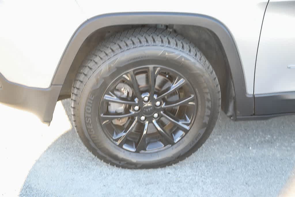 Thumbnail: 2018 Jeep Cherokee - 8