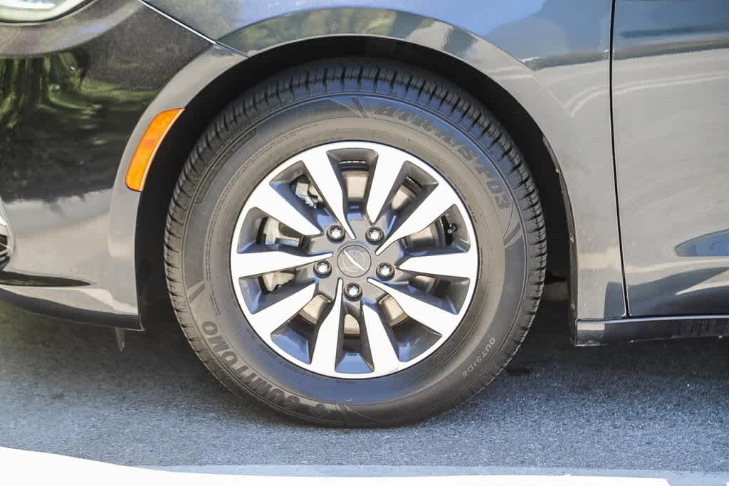 Thumbnail: 2021 Chrysler Pacifica - 9