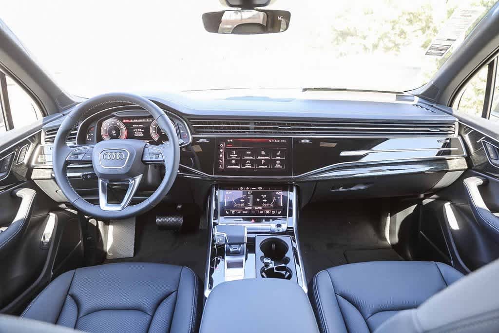 Thumbnail: 2025 Audi Q7 - 11