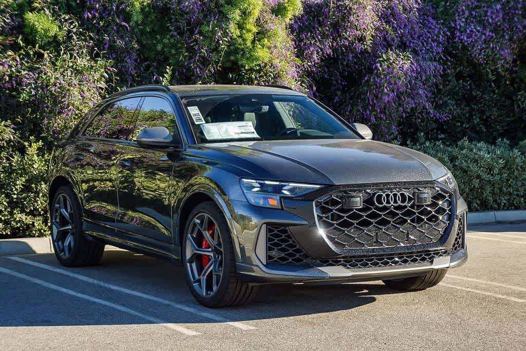 Thumbnail: 2026 Audi RS Q8 - 3