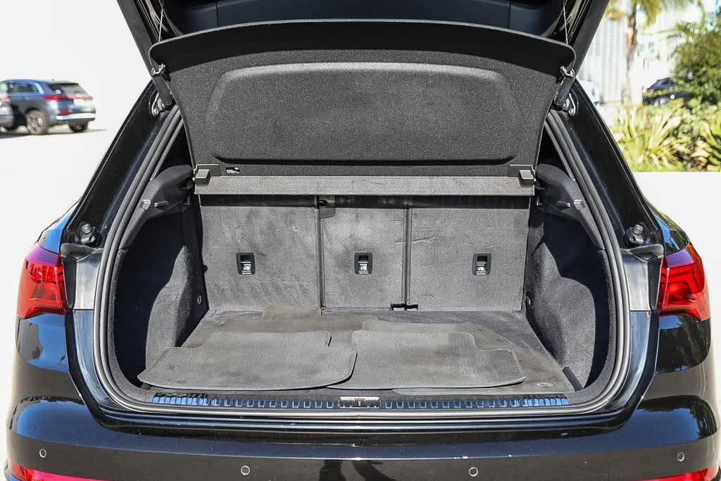 Thumbnail: 2022 Audi Q3 - 22