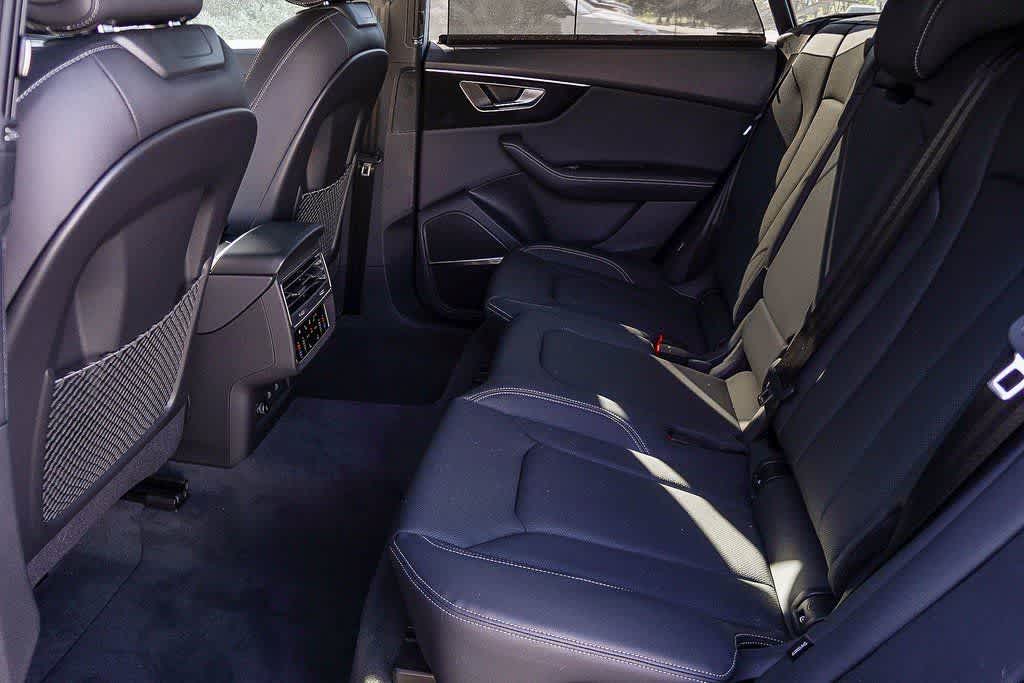 Thumbnail: 2026 Audi Q8 - 21