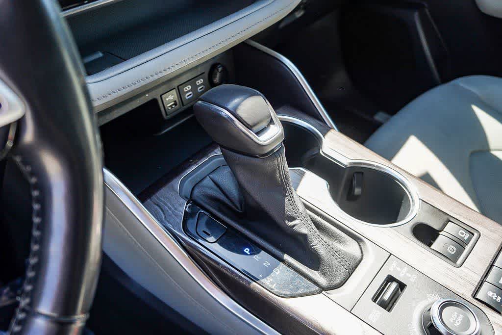 Thumbnail: 2022 Toyota Highlander - 22