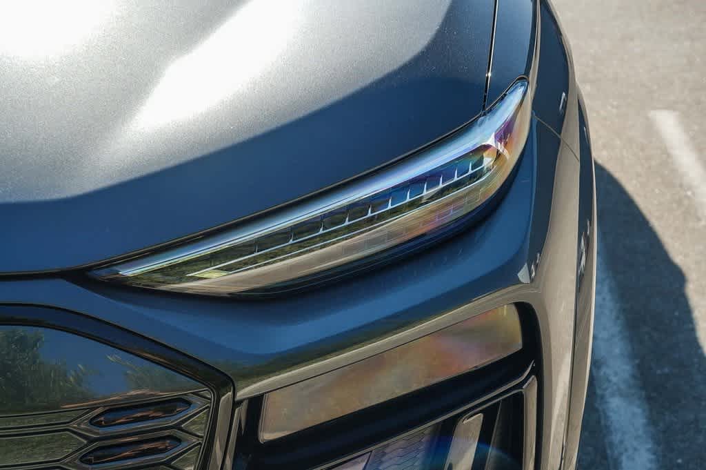 Thumbnail: 2025 Audi SQ6 e-tron - 8